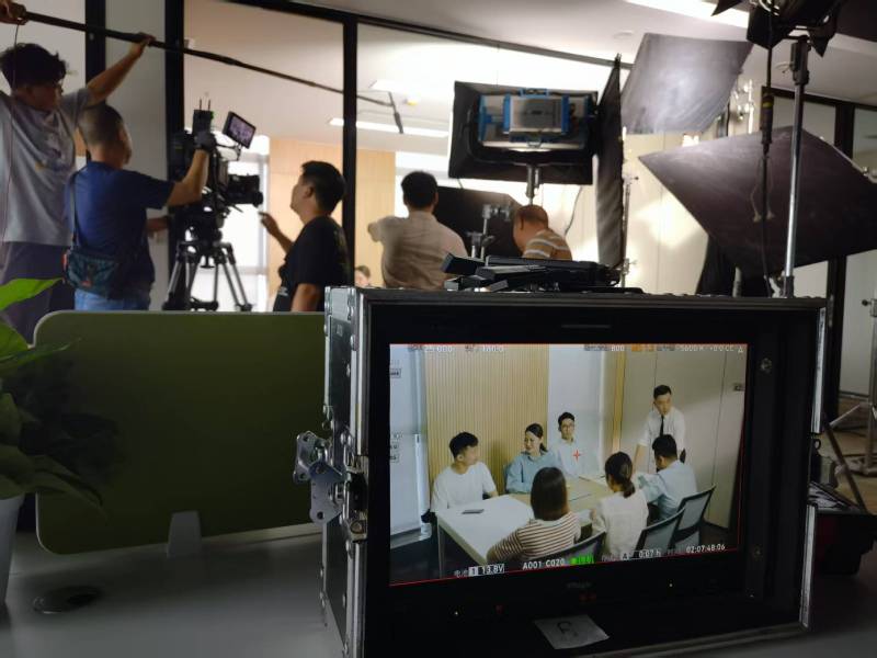 灯塔市TVC拍摄公司：科技产品视觉化大师，诠释未来感与功能美学